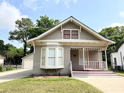 421 E Myrtle St Photo 1
