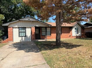 749 W Main St, Moore, OK 73160
