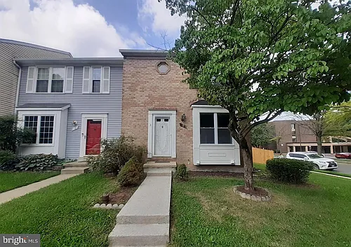 10 Prestwick Sq Photo 1