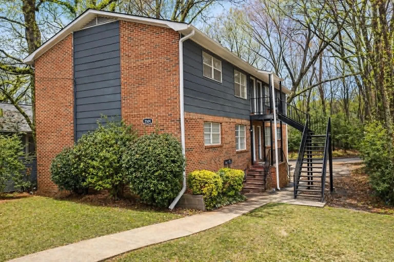 2 bed, 900 sqft, $1,150 — Photo 1