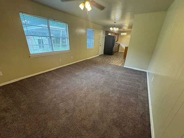 202 Oak St — Photo 4
