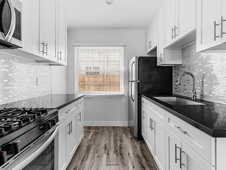 241 Bonito Avenue — Photo 9