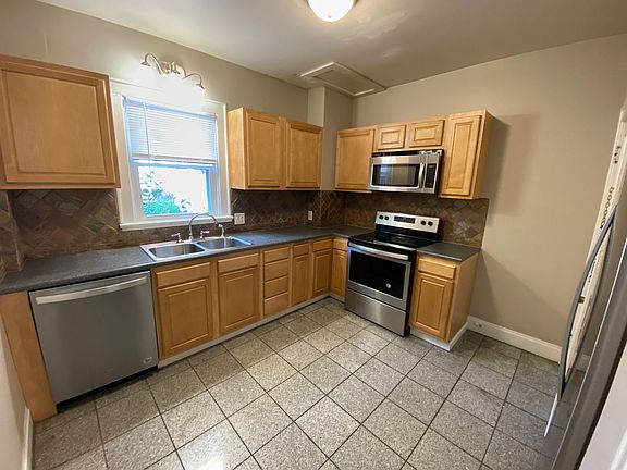 5th image of 2084 Waldeck Ave