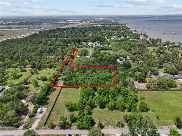 325 Bay Ave S, Kemah, TX 77565