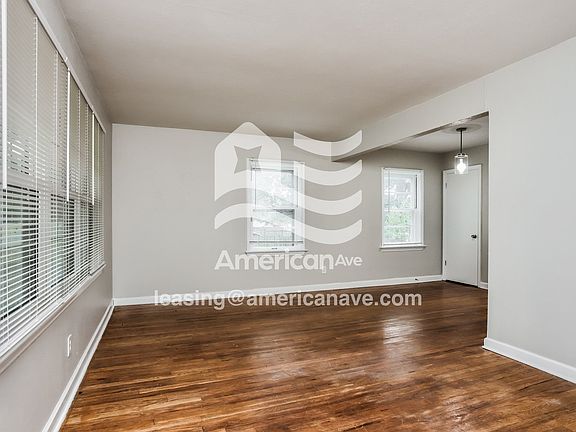 929142_003_wm_-_living_room_13147327.jpg