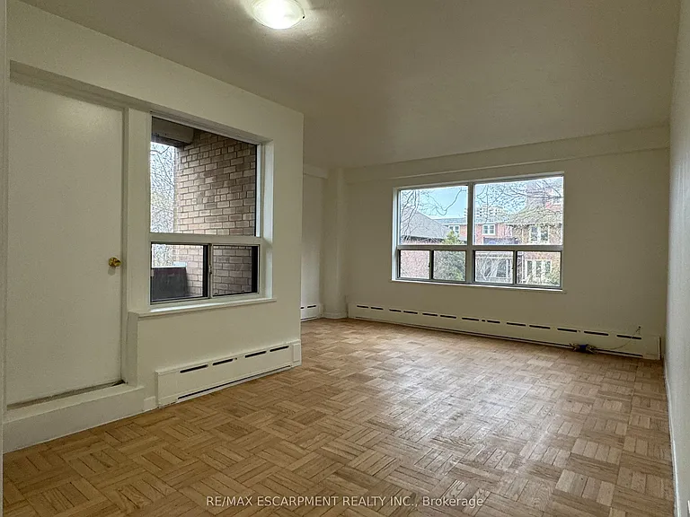 325A James St S #106 — Photo 3