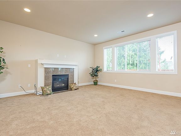 3rd image of 1320 37th Street Pl SE
