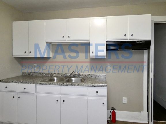 4th image of 420 Barker St #A