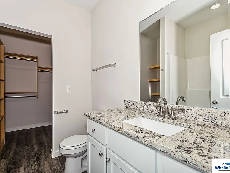 536 Martens Ct — Photo 6