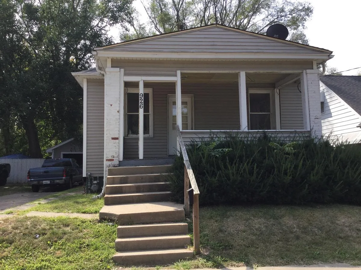 926 W Virginia Ave photo 1