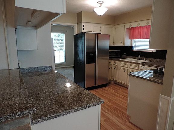 5th image of 1711 Hollyberry Dr