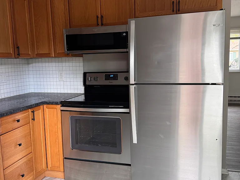 501 Fowler St — Photo 4