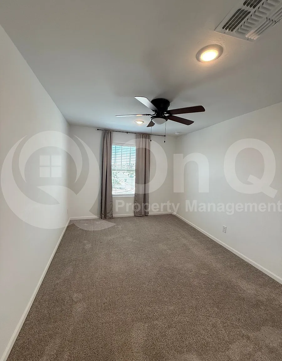 4 bed, 2.5 bath, 2391 sqft, $2,595 — Photo 3