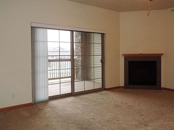 5th image of 545 Pond View Dr Unit 203