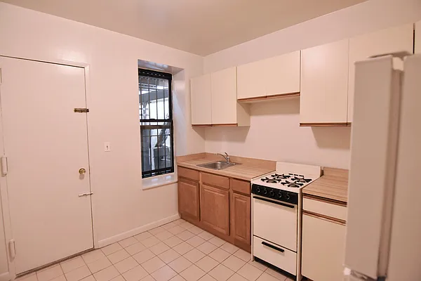 Rented by Balass Ralph, LREB | media 24