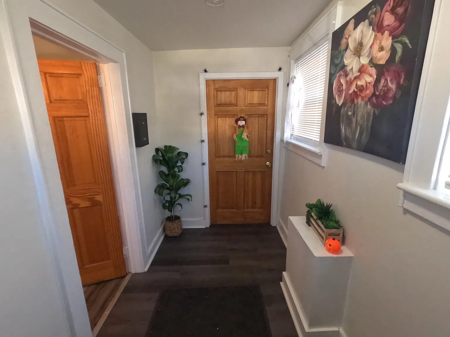 2 bed, 1.0 bath, 1300 sqft, $2,700 — Photo 1