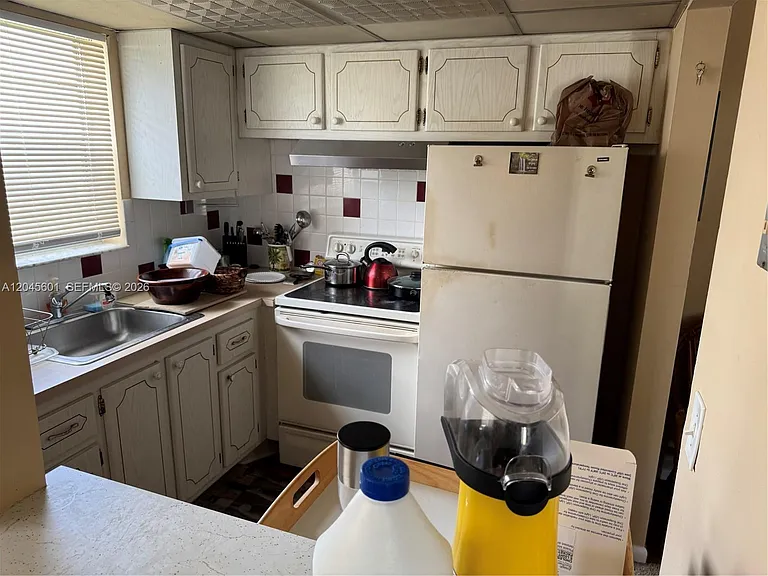 391 Windsor N #Q-0 — Photo 2