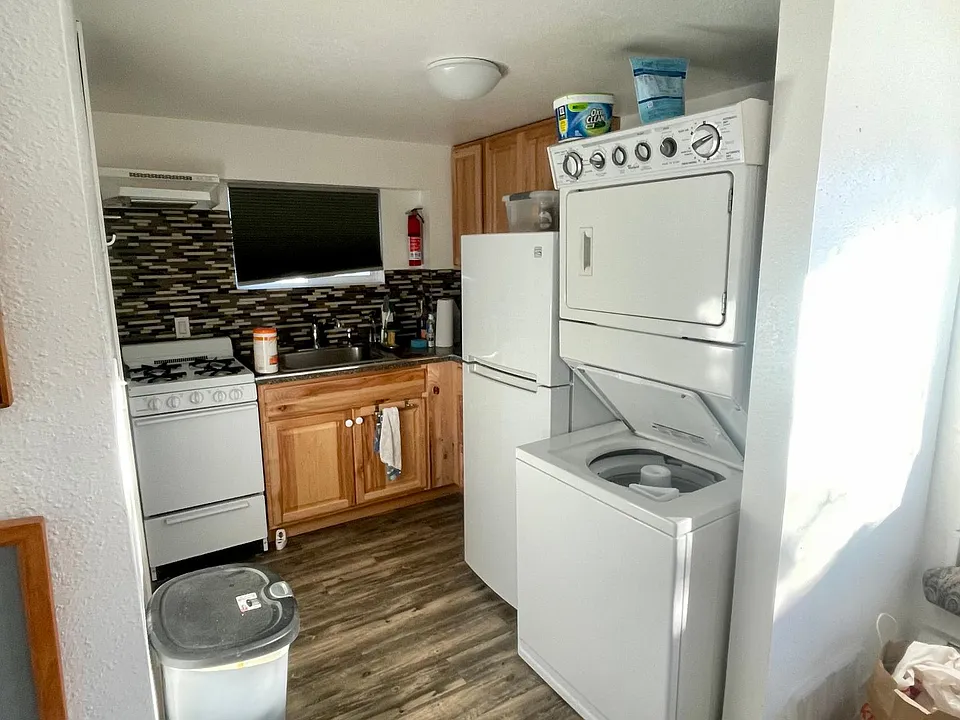 3350 E 40th Ave #3