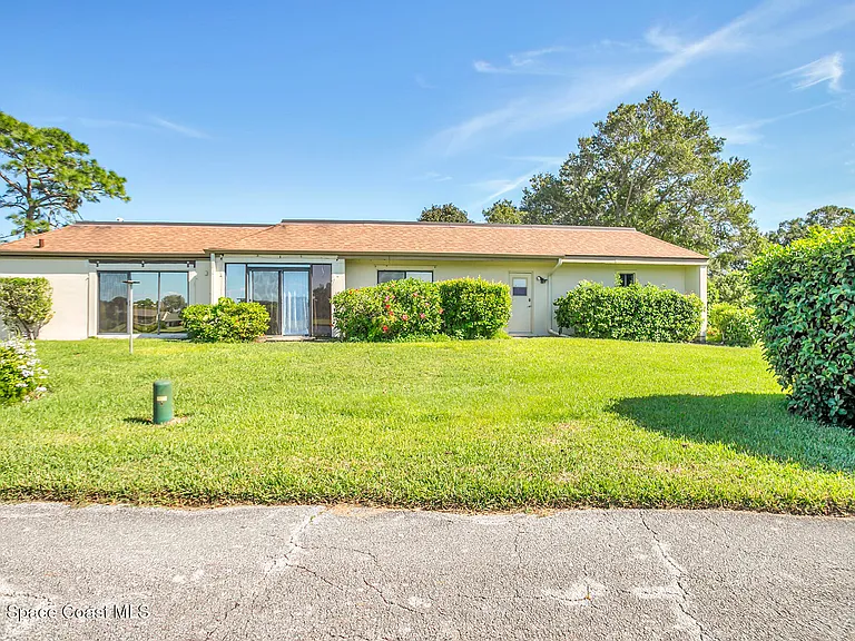 216 Country Club Dr — Photo 49