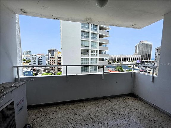 5th image of 65 CALLE SANTIAGO IGLESIAS #802