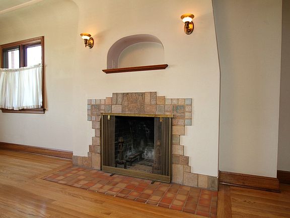 iled Woodburning Fireplace. Can be converted to gas. Gas in the home and new furnace!