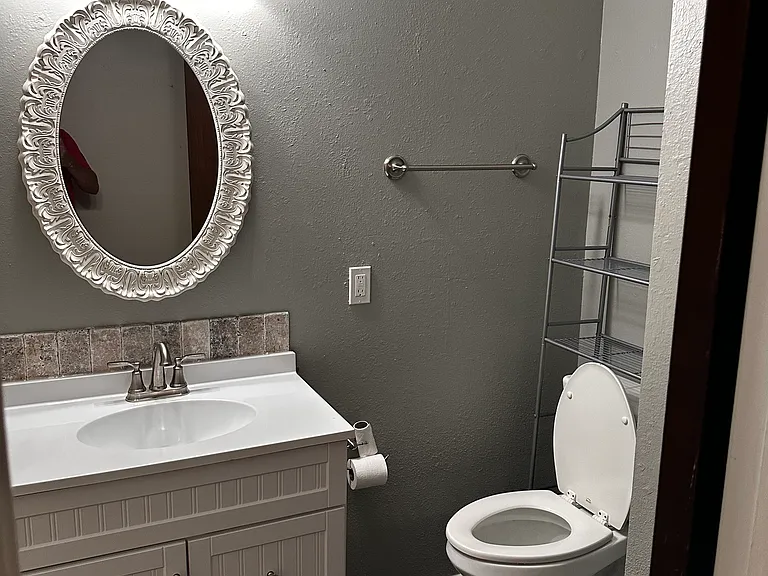 1812 S 5th Pl — Photo 7