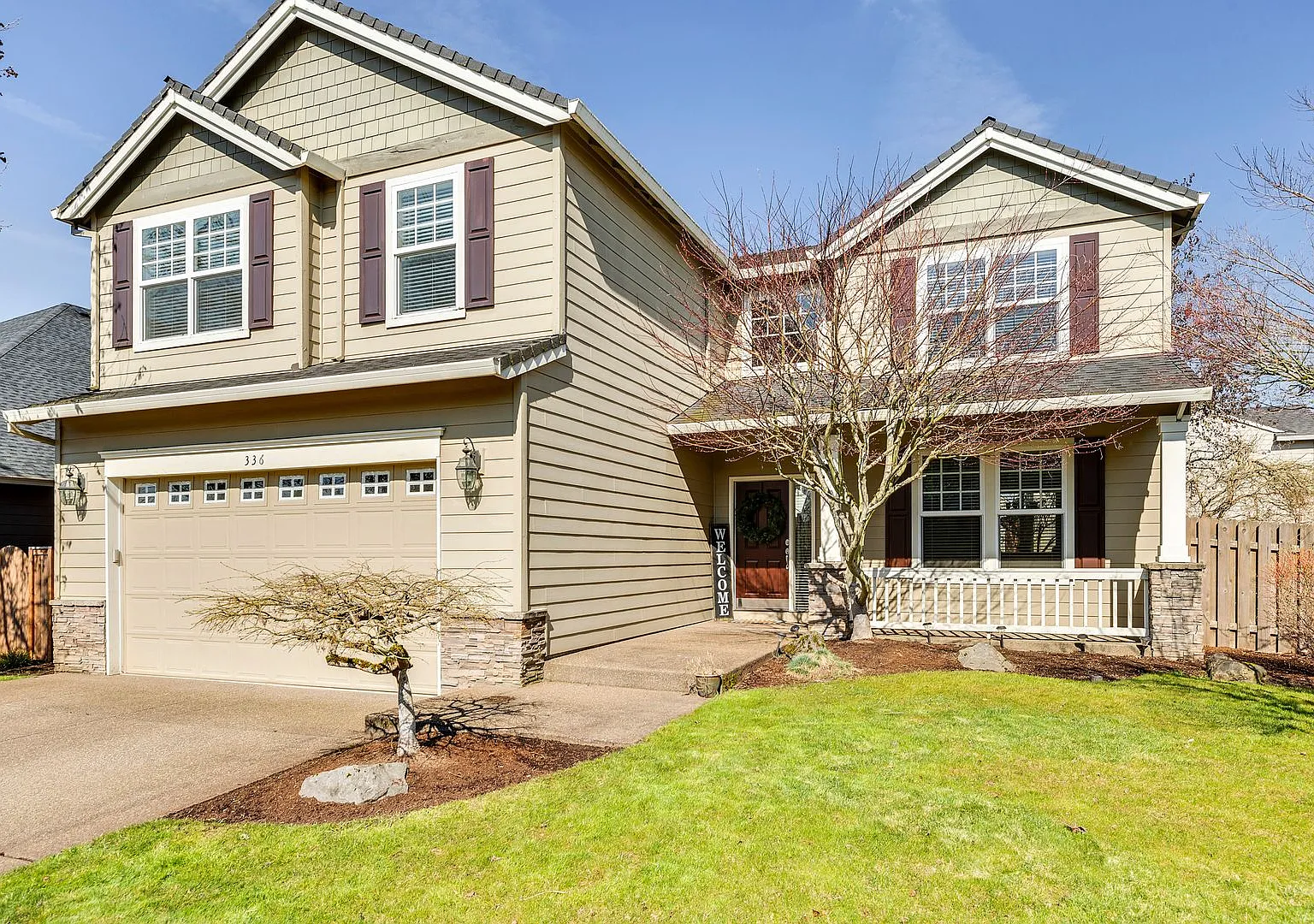 Lovely 4 bedroom home with neighborhood pool — Photo 1