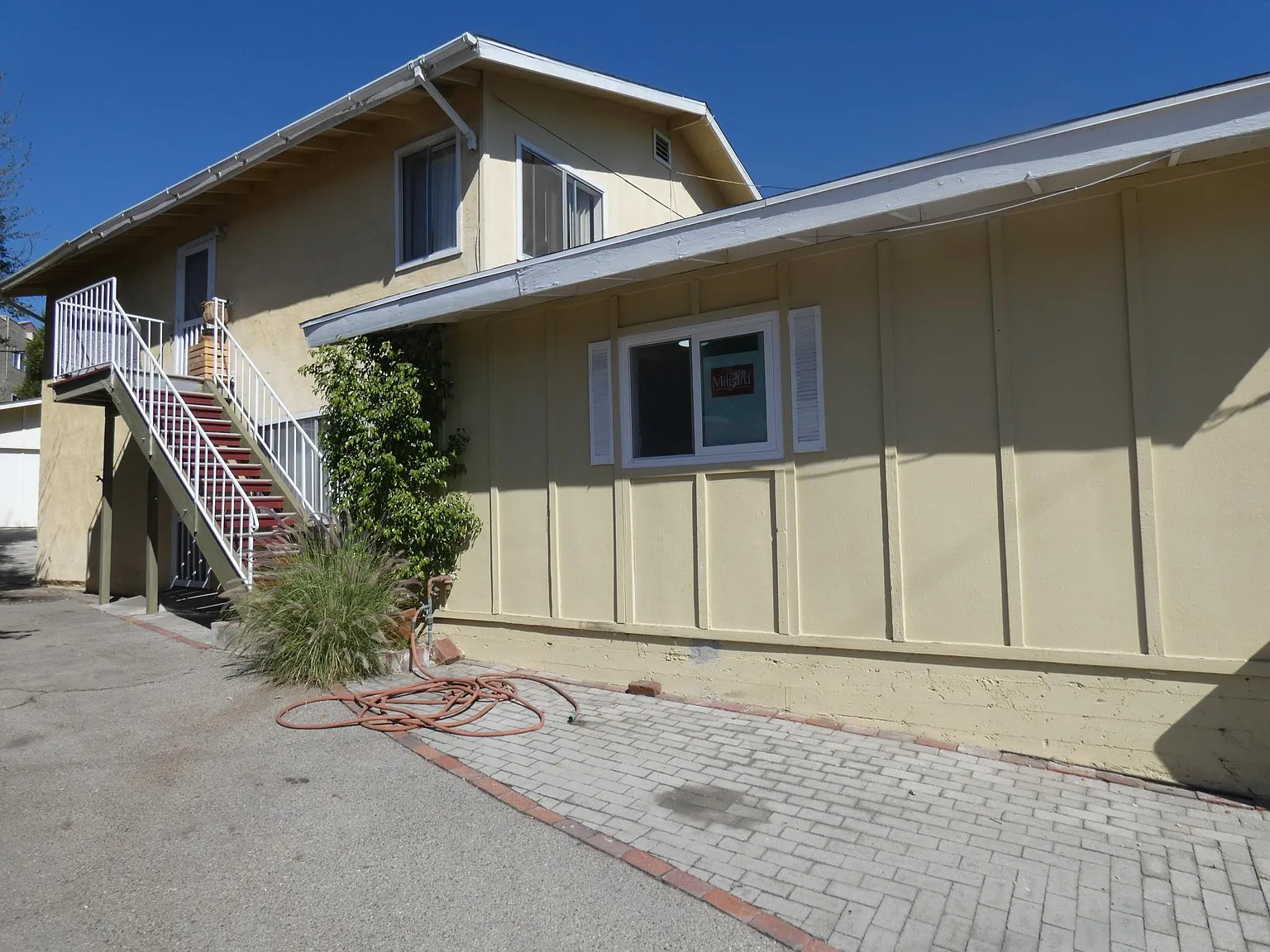 2 bed, 840 sqft, $2,350 — Photo 1