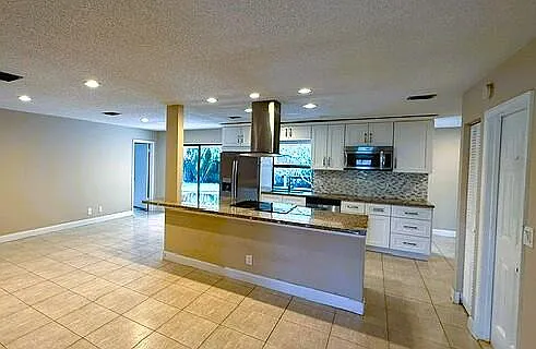 3 bed, 2.0 bath, 1473 sqft, $4,600 — Photo 2
