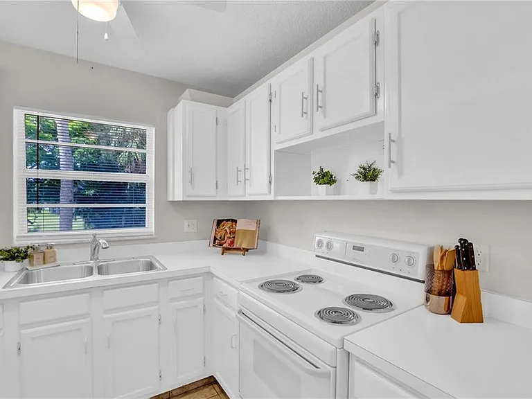 17 Vista Palm Ln #201 — Photo 2