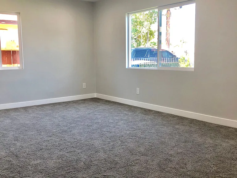 10400 Gunn Ave — Photo 3