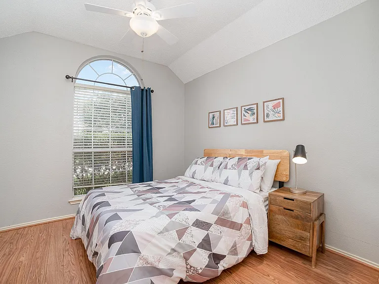 4201 Pinewood Dr — Photo 13