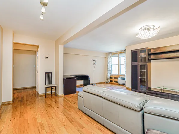 2546 East 13th Street image 7 of 29