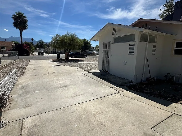 454 S Rosario Ave #A — Photo 25