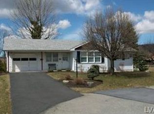 1040 Crescent Cir, Slatington, PA 18080