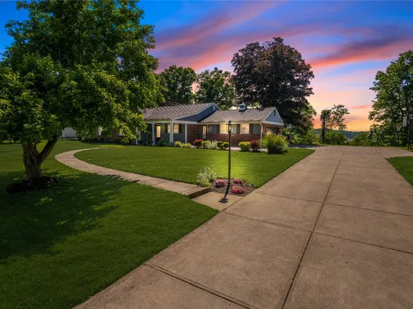 6 Old Farm Rd, Carnegie, PA 15106