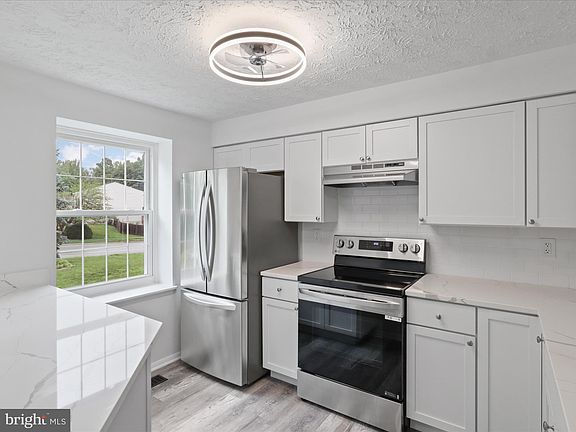 5th image of 8456 Rocky Knob Ct
