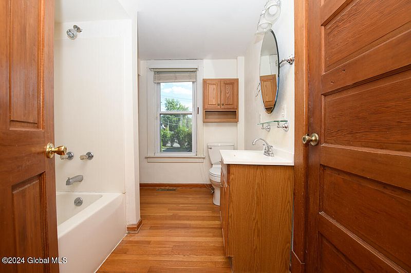 3rd image of 166 Old Loudon Road