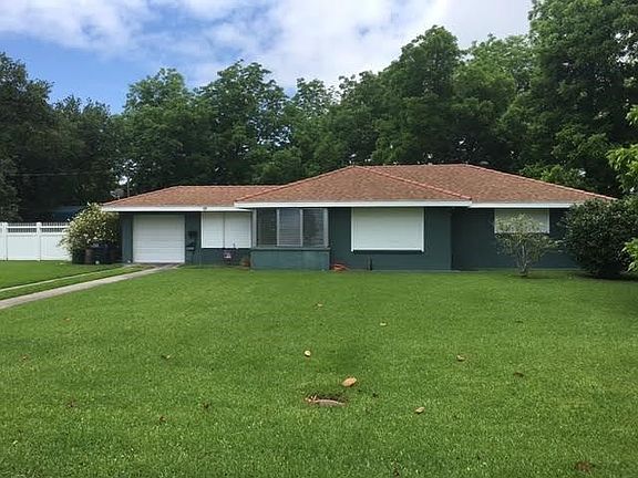 2nd image of 2929 Aurora Dr