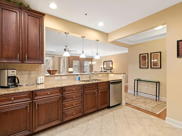 10400 Rosegate Ct #201 — Photo 16