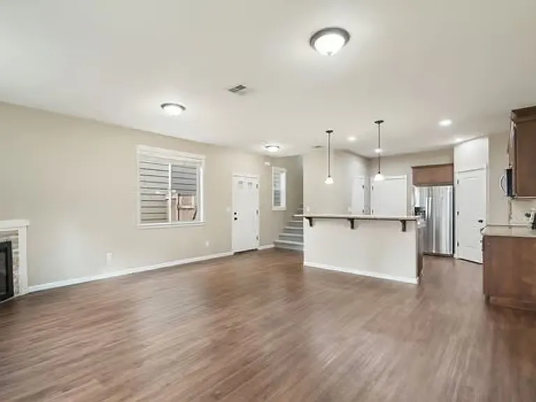 2613 NE 131st Ct — Photo 2