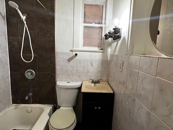 3rd image of 70 Brinkerhoff St #1A