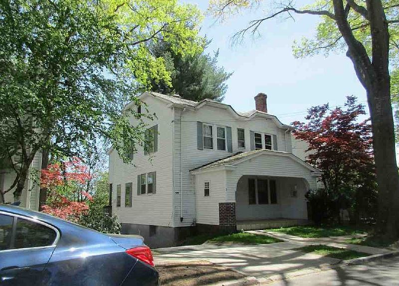 2nd image of 16 Torwood St