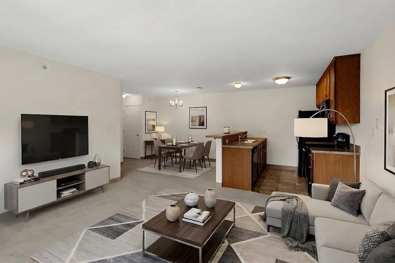 Hempfield Commons — Photo 3
