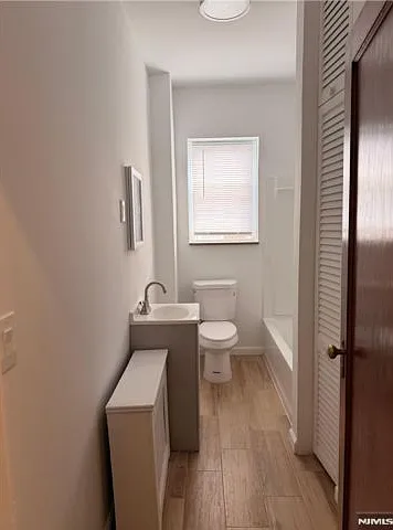 2 bed, 1.0 bath, $2,200 — Photo 3