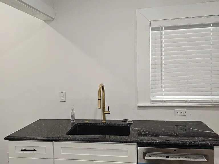 1105 S Josephine Boyd St — Photo 3