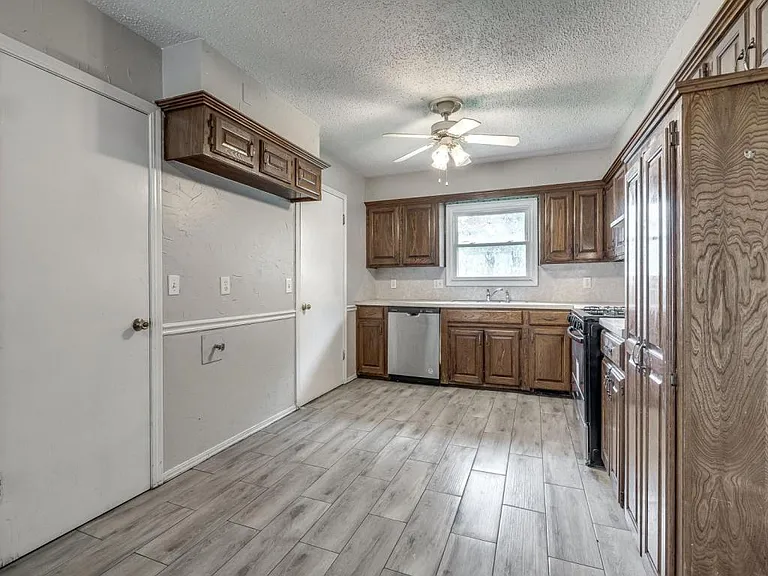 523 N Robin Way — Photo 16
