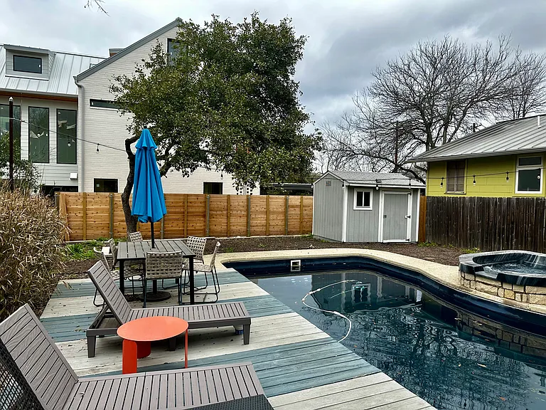 1502 Newton St — Photo 10