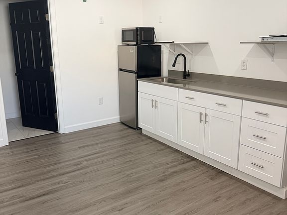 2nd image of 209-211 San Lorenzo Ave NW #209-1/2