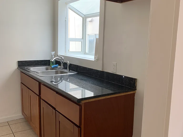 1522 Oxford St #1522 — Photo 12
